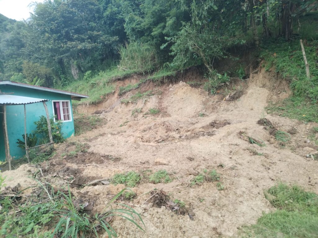 FUERTES AGUACEROS PROVOCAN AFECTACIONES EN VARIOS SECTORES DE COCLÉ.