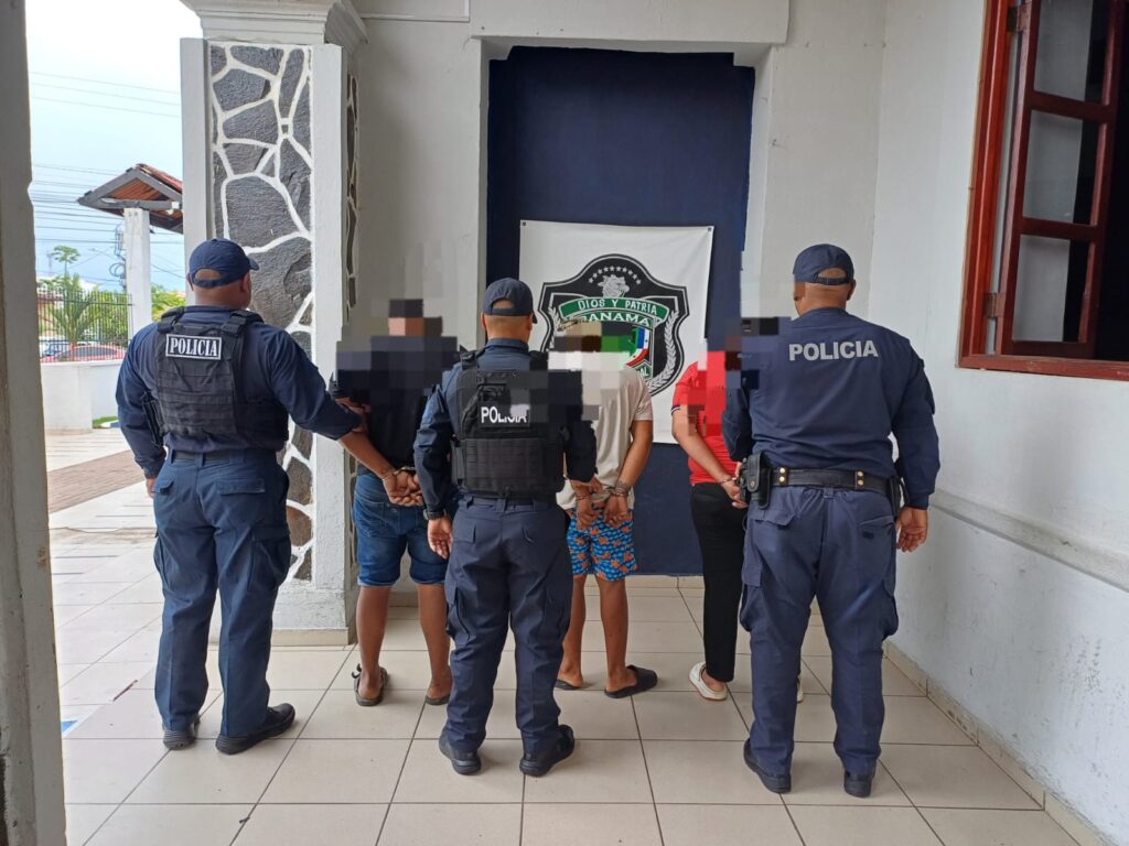 POLICÍA APRENDE A TRES SUJETOS DEDICADOS AL HURTO DE ACCESORIOS DE AUTOS EN PENONOMÉ