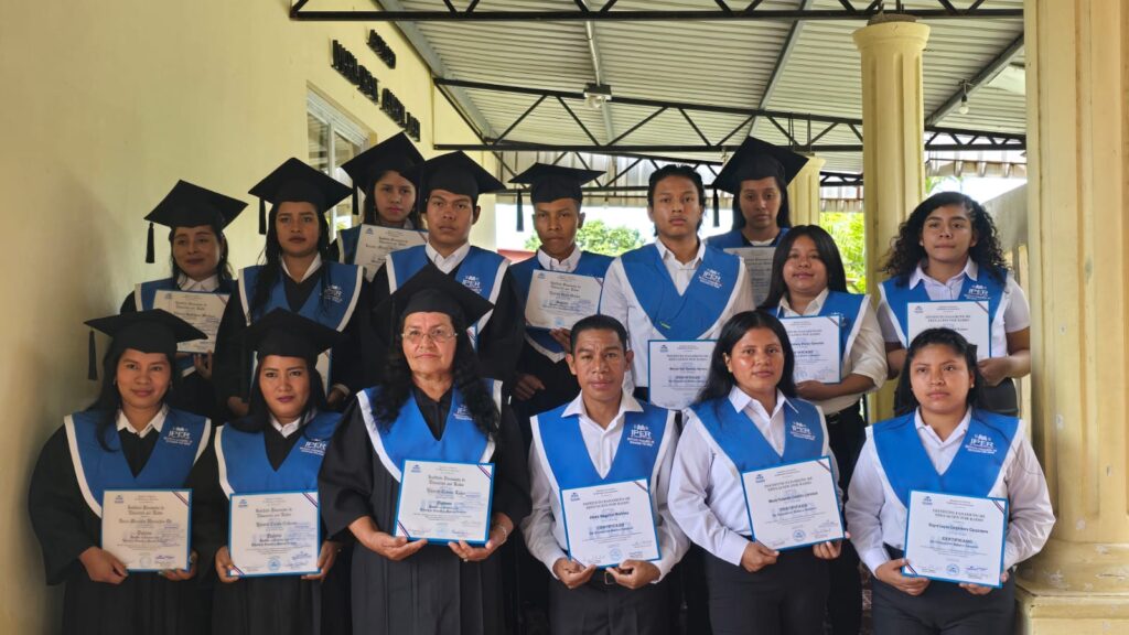 IPER GRADÚA A 15 ESTUDIANTES DE COCLÉ, VERAGUAS, LOS SANTOS Y HERRERA CON SU PROGRAMA MAESTRO EN CASA
